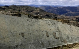 Vách đá lưu giữ 5.000 dấu chân khủng long ở Bolivia
