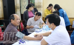 Vũ Thư: Khám, tư vấn sức khỏe cho hơn 260 cán bộ, đoàn viên, công nhân viên chức lao động