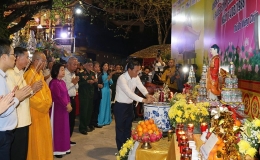 Cộng đồng người Việt Nam tại Lào tưởng niệm các anh hùng liệt sĩ