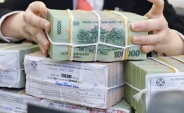 Lãi suất tiết kiệm giảm nhanh