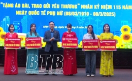 Liên đoàn Lao động huyện Kiến Xương: Trao tặng gần 300 bộ áo dài cho công đoàn cơ sở