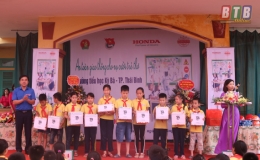 Trường Tiểu học Kỳ Bá giao lưu “An toàn giao thông cho nụ cười trẻ thơ”