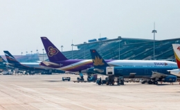 Giá vé máy bay tăng cao trở lại
