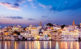 Ít ai biết có một thành phố Udaipur trắng tinh giữa lòng Ấn Độ