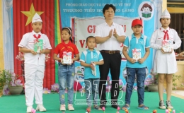 537 học sinh Trường Tiểu học xã Song Lãng được đọc sách từ thư viện lưu động