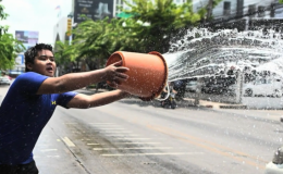 Mùa lễ hội Songkran lặng lẽ vì COVID-19