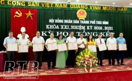 Thành phố: Khen thưởng 18 tập thể, cá nhân có thành tích trong hoạt động HĐND khóa XXI