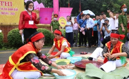 Tưng bừng Hội thi gói, nấu bánh chưng và giã bánh giầy