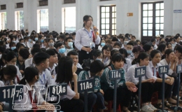 Tư vấn định hướng nghề nghiệp cho hơn 2.000 học sinh khối THPT