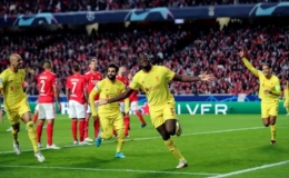 Liverpool đặt một chân vào bán kết Champions League