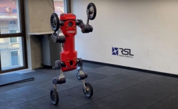 Robot chuyển từ 4 chân thành 2 chân trong vài giây