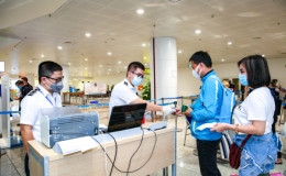 Việt Nam tạm dừng khai báo y tế COVID-19 với người nhập cảnh từ 0h ngày 27/4