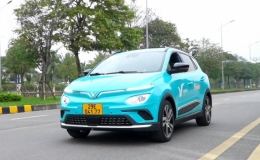 Bất ngờ khi trải nghiệm đi xe taxi điện đầu tiên tại Việt Nam