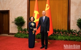 Đoàn đại biểu Đảng ta thăm Trung Quốc