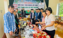 Hội Nông dân xã Canh Tân: Ra mắt mô hình dân vận khéo “Đổi rác thải nhựa lấy quà”