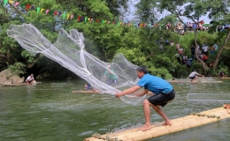 Lễ hội đánh bắt cá suối của người Mường Hòa Bình