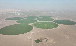 Trang trại hình tròn khổng lồ trên sa mạc UAE