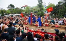 Độc đáo nghi lễ "kéo co ngồi" lễ hội đền Trấn Vũ