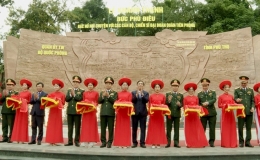 Khánh thành bức phù điêu “Bác Hồ nói chuyện với cán bộ, chiến sĩ Đại đoàn quân tiên phong” tại Đền Hùng