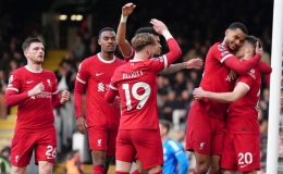 Liverpool thắng đậm để đua vô địch