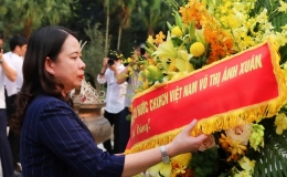 Quyền Chủ tịch nước Võ Thị Ánh Xuân dâng hương tưởng niệm Chủ tịch Hồ Chí Minh, thăm huyện Định Hóa (Thái Nguyên)