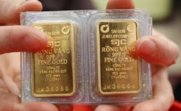 Sau tăng sốc, giá vàng mất cả triệu đồng mỗi lượng