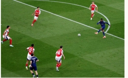 Dembele giúp PSG hạ Arsenal