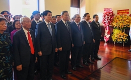 Lãnh đạo Đảng, Nhà nước dâng hương tưởng nhớ Chủ tịch Hồ Chí Minh và Chủ tịch Tôn Đức Thắng