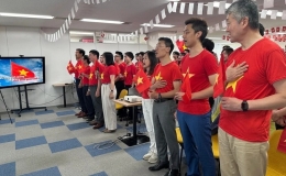 Người Việt Nam tại Nhật Bản xúc động theo dõi lễ kỷ niệm ở quê nhà
