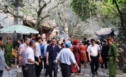 Tạm hoãn hoạt động vui chơi, giải trí hội Đền Hùng trong 2 ngày Quốc tang