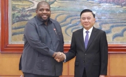 Thường trực Ban Bí thư Trần Cẩm Tú hội đàm với Tổng Thư ký Đảng Mặt trận giải phóng Mozambique
