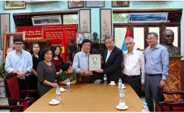 Tổng Bí thư Tô Lâm dâng hương tưởng nhớ Đại tướng Võ Nguyên Giáp và Đại tướng Văn Tiến Dũng