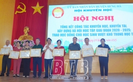 Trao 100 suất học bổng cho học sinh nghèo vượt khó tại huyện Hưng Hà
