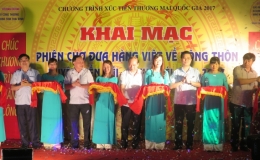 Khai mạc phiên chợ đưa hàng Việt về nông thôn tại xã Phương Công