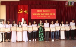 Tuyên dương thành tích học sinh giỏi
