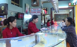 Người dân cần thận trọng khi đi mua vàng