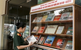 Trưng bày những cuốn sách về đường Trường Sơn