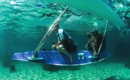 Tàu ngầm hở giúp người lái quan sát dưới nước