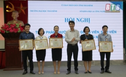 Trao phần thưởng nghiên cứu khoa học tại Trường Đại học Thái Bình
