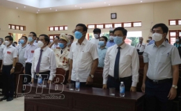 Đồng chí Phó Bí thư thường trực Tỉnh ủy, Chủ tịch HĐND tỉnh, Phó Trưởng ban Chỉ đạo bầu cử tỉnh dự khai mạc bầu cử tại khu vực bỏ phiếu số 2, phường Trần Hưng Đạo, thành phố Thái Bình