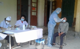 Đông Hưng: Lấy mẫu xác suất xét nghiệm sàng lọc SARS-CoV-2 cho 347 cán bộ