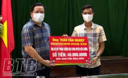 Kiến Xương: Tiếp nhận 45 triệu đồng ủng hộ quỹ phòng, chống dịch Covid-19