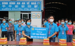 Liên đoàn Lao động huyện Quỳnh Phụ: Tặng quà cho công nhân lao động