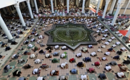 Người Hồi giáo trên khắp thế giới bắt đầu lễ Eid al-Fitr trong bối cảnh dịch bệnh Covid-19