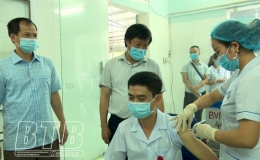 Quỳnh Phụ tổ chức tiêm vắc xin phòng Covid-19