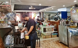 Thành phố: Hàng quán hối hả mở cửa sau thời gian nghỉ kinh doanh phòng chống dịch Covid-19