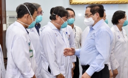 Thủ tướng Phạm Minh Chính gửi thư khen những 'chiến sĩ áo trắng' ở tuyến đầu chống dịch