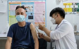 Bộ Y tế tiếp tục đề nghị các tỉnh, thành đẩy mạnh tiêm vaccine phòng COVID-19 mũi 3, mũi 4 và tiêm cho trẻ