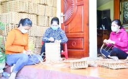 Đưa nghề về cho phụ nữ nông thôn
