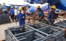 Giá thép giảm nửa triệu đồng/tấn